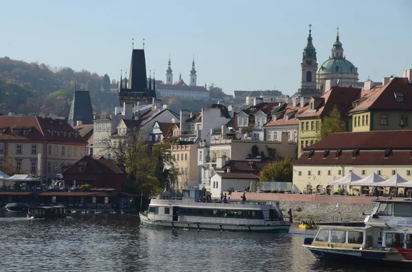 Widok Pragi Rzeką Budynkami Czechy — Zdjęcie stockowe