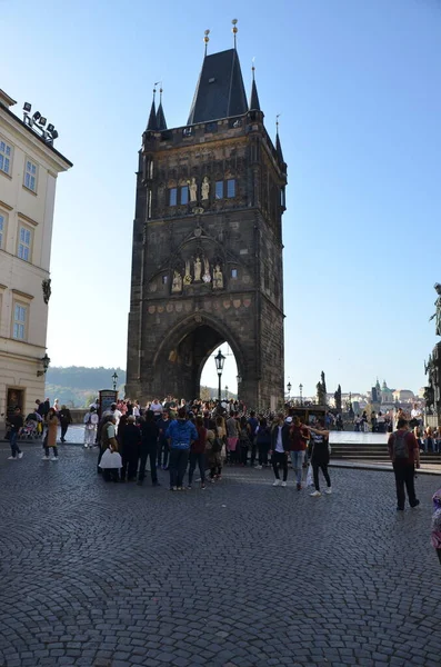 Karlsbron Som Leder Till Gamla Stan Bridge Tower Prag Tjeckien — Stockfoto