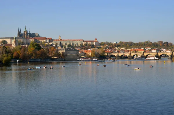 Prága Látképe Folyóval Épületekkel Csehország — Stock Fotó