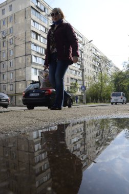 Şehir manzarası, şehirdeki insanlar.