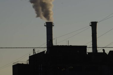 bacadan duman, endüstriyel arka plan.
