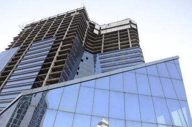 Modern binaların inşaat alanı 