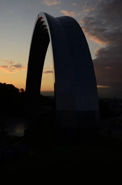 Vacker Utsikt Över Peoples Friendship Arch Ett Landmärke Kiev — Stockfoto