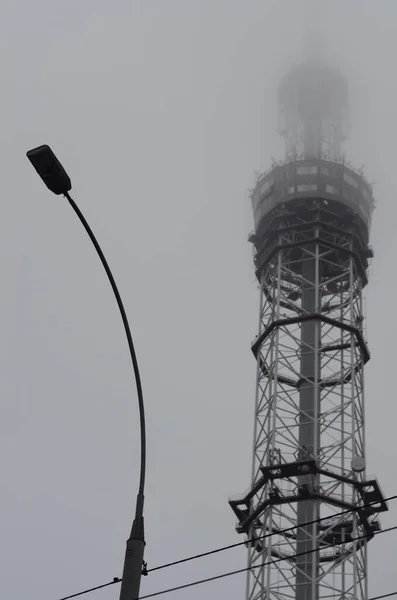 Κίεβο Ουκρανία Μεταλλικός Πύργος Σωλήνας Για Ραδιοφωνικές Και Τηλεοπτικές Εκπομπές — Φωτογραφία Αρχείου