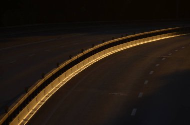 Kyiv, Ukrayna. şehir atmosferi konsepti, gün batımında yol manzarası