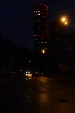 Kyiv, Ukrayna. şehir atmosferi konsepti, şehir sokakları gece manzarası