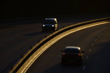 Kyiv, Ukrayna. şehir atmosferi konsepti, gün batımında yol manzarası