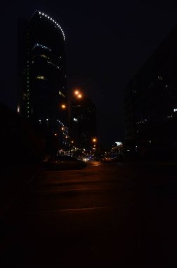 Kyiv, Ukrayna. şehir atmosferi konsepti, şehir sokakları gece manzarası