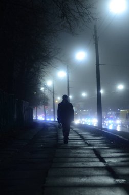 Kyiv, Ukrayna. şehir atmosferi konsepti, şehir sokakları gece manzarası