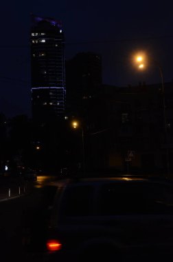 Kyiv, Ukrayna. şehir atmosferi konsepti, şehir sokakları gece manzarası