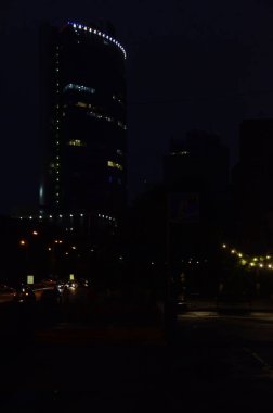 Kyiv, Ukrayna. şehir atmosferi konsepti, şehir sokakları gece manzarası