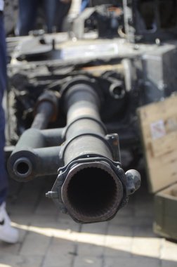 Kyiv, Ukrayna - Mayıs 2022: Ukrayna 'nın başkenti Kyiv' deki Mykhailivska Meydanı 'ndaki sergide Rus zırhlı araçları imha edildi