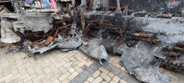 Kyiv, Ukrayna - Mayıs 2022: Ukrayna 'nın başkenti Kyiv' deki Mykhailivska Meydanı 'ndaki sergide Rus zırhlı araçları imha edildi