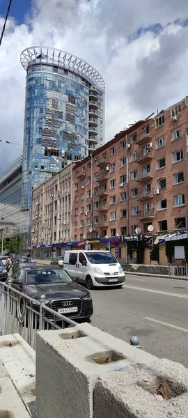 Folgen Des Raketenbeschusses Der Gebäude Der Nähe Der Lukyanivska Metrostation — Stockfoto