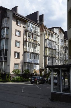 Ukrayna 'da savaş. Rus ordusunun saldırısından sonra Kyiv bölgesinde yıkılan binalar. Rus işgalinin Ukrayna 'daki sonuçları. Kyiv bölgesi, Ukrayna, Haziran 2022