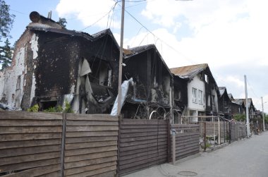 Ukrayna 'da savaş. Rus ordusunun saldırısından sonra Kyiv bölgesinde yıkılan binalar. Rus işgalinin Ukrayna 'daki sonuçları. Kyiv bölgesi, Ukrayna, Haziran 2022