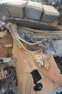 Ukrayna 'da savaş. Rus ordusu tarafından yakıldı, yok edildi ve sivillerin arabaları bombalandı. Rus işgalinin Ukrayna 'daki sonuçları. Irpin, Kyiv bölgesi, Mayıs 2022