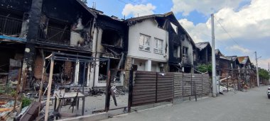 Ukrayna 'da savaş. Rus ordusunun saldırısından sonra Kyiv bölgesinde yıkılan binalar. Rus işgalinin Ukrayna 'daki sonuçları. Kyiv bölgesi, Ukrayna, Haziran 2022