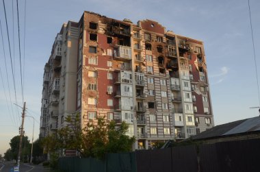 Ukrayna 'da savaş. Rus ordusunun saldırısından sonra Kyiv bölgesinde yıkılan binalar. Rus işgalinin Ukrayna 'daki sonuçları. Kyiv bölgesi, Ukrayna, Haziran 2022