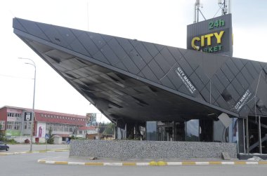 Ukrayna 'da savaş. Rus ordusunun saldırısından sonra Kyiv bölgesinde yıkılan binalar. Rus işgalinin Ukrayna 'daki sonuçları. Kyiv bölgesi, Ukrayna, Haziran 2022