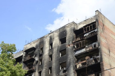 Ukrayna 'da savaş. Rus ordusunun saldırısından sonra Kyiv bölgesinde yıkılan binalar. Rus işgalinin Ukrayna 'daki sonuçları. Kyiv bölgesi, Ukrayna, Haziran 2022