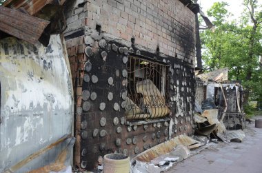 Ukrayna 'da savaş. Rus ordusunun saldırısından sonra Kyiv bölgesinde yıkılan binalar. Rus işgalinin Ukrayna 'daki sonuçları. Kyiv bölgesi, Ukrayna, Haziran 2022