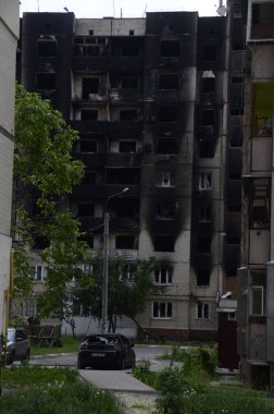 Ukrayna 'da savaş. Rus ordusunun saldırısından sonra Kyiv bölgesinde yıkılan binalar. Rus işgalinin Ukrayna 'daki sonuçları. Kyiv bölgesi, Ukrayna, Haziran 2022