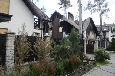 Ukrayna 'da savaş. Rus ordusunun saldırısından sonra Kyiv bölgesinde yıkılan binalar. Rus işgalinin Ukrayna 'daki sonuçları. Kyiv bölgesi, Ukrayna, Haziran 2022