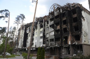 Ukrayna 'da savaş. Rus ordusunun saldırısından sonra Kyiv bölgesinde yıkılan binalar. Rus işgalinin Ukrayna 'daki sonuçları. Kyiv bölgesi, Ukrayna, Haziran 2022