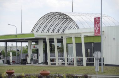 Ukrayna 'da savaş. Rus ordusunun saldırısından sonra Kyiv bölgesinde yıkılan binalar. Rus işgalinin Ukrayna 'daki sonuçları. Kyiv bölgesi, Ukrayna, Haziran 2022