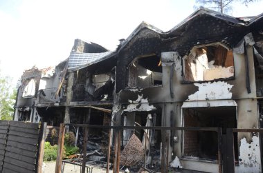 Ukrayna 'da savaş. Rus ordusunun saldırısından sonra Kyiv bölgesinde yıkılan binalar. Rus işgalinin Ukrayna 'daki sonuçları. Kyiv bölgesi, Ukrayna, Haziran 2022