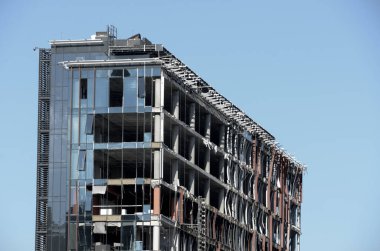 Ukrayna 'da savaş. Rus ordusunun saldırısından sonra Kyiv bölgesinde yıkılan binalar. Rus işgalinin Ukrayna 'daki sonuçları. Kyiv bölgesi, Ukrayna, Haziran 2022