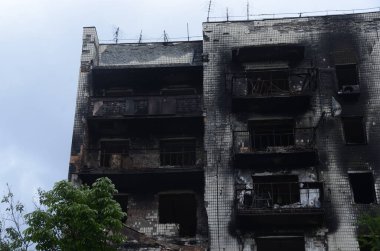Ukrayna 'da savaş. Rus ordusunun saldırısından sonra Kyiv bölgesinde yıkılan binalar. Rus işgalinin Ukrayna 'daki sonuçları. Kyiv bölgesi, Ukrayna, Haziran 2022
