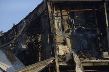 Ukrayna 'da savaş. Rus ordusunun saldırısından sonra Kyiv bölgesinde yıkılan binalar. Rus işgalinin Ukrayna 'daki sonuçları. Kyiv bölgesi, Ukrayna, Haziran 2022