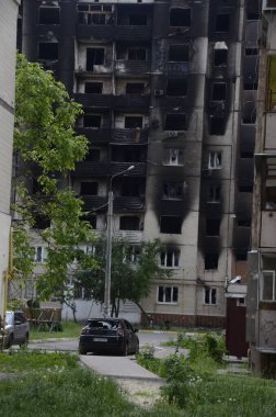 Ukrayna 'da savaş. Rus ordusunun saldırısından sonra Kyiv bölgesinde yıkılan binalar. Rus işgalinin Ukrayna 'daki sonuçları. Kyiv bölgesi, Ukrayna, Haziran 2022