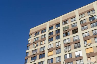 Ukrayna 'da savaş. Rus ordusunun saldırısından sonra Kyiv bölgesinde yıkılan binalar. Rus işgalinin Ukrayna 'daki sonuçları. Kyiv bölgesi, Ukrayna, Haziran 2022