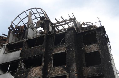 Ukrayna 'da savaş. Rus ordusunun saldırısından sonra Kyiv bölgesinde yıkılan binalar. Rus işgalinin Ukrayna 'daki sonuçları. Kyiv bölgesi, Ukrayna, Haziran 2022