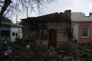 Ukrayna 'da savaş. Rus ordusunun saldırısından sonra Kyiv bölgesinde yıkılan binalar. Rus işgalinin Ukrayna 'daki sonuçları. Kyiv bölgesi, Ukrayna, Haziran 2022