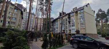 Ukrayna 'da savaş. Rus ordusunun saldırısından sonra Kyiv bölgesinde yıkılan binalar. Rus işgalinin Ukrayna 'daki sonuçları. Kyiv bölgesi, Ukrayna, Haziran 2022