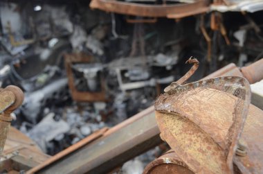 Ukrayna 'da savaş. Rus ordusu tarafından yakıldı, yok edildi ve sivillerin arabaları bombalandı. Rus işgalinin Ukrayna 'daki sonuçları. Irpin, Kyiv bölgesi, Mayıs 2022