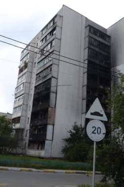 Ukrayna 'da savaş. Rus ordusunun saldırısından sonra Kyiv bölgesinde yıkılan binalar. Rus işgalinin Ukrayna 'daki sonuçları. Kyiv bölgesi, Ukrayna, Haziran 2022