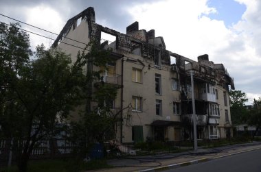 Ukrayna 'da savaş. Rus ordusunun saldırısından sonra Kyiv bölgesinde yıkılan binalar. Rus işgalinin Ukrayna 'daki sonuçları. Kyiv bölgesi, Ukrayna, Haziran 2022