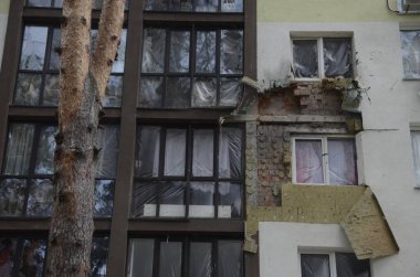 Ukrayna 'da savaş. Rus ordusunun saldırısından sonra Kyiv bölgesinde yıkılan binalar. Rus işgalinin Ukrayna 'daki sonuçları. Kyiv bölgesi, Ukrayna, Haziran 2022