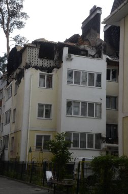 Ukrayna 'da savaş. Rus ordusunun saldırısından sonra Kyiv bölgesinde yıkılan binalar. Rus işgalinin Ukrayna 'daki sonuçları. Kyiv bölgesi, Ukrayna, Haziran 2022
