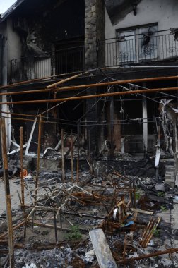Ukrayna 'da savaş. Rus ordusunun saldırısından sonra Kyiv bölgesinde yıkılan binalar. Rus işgalinin Ukrayna 'daki sonuçları. Kyiv bölgesi, Ukrayna, Haziran 2022