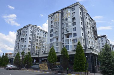 Ukrayna 'da savaş. Rus ordusunun saldırısından sonra Kyiv bölgesinde yıkılan binalar. Rus işgalinin Ukrayna 'daki sonuçları. Kyiv bölgesi, Ukrayna, Haziran 2022