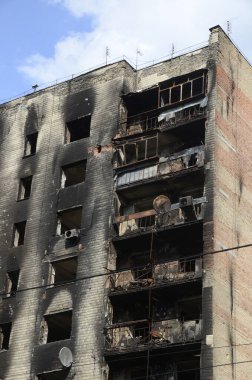 Ukrayna 'da savaş. Rus ordusunun saldırısından sonra Kyiv bölgesinde yıkılan binalar. Rus işgalinin Ukrayna 'daki sonuçları. Kyiv bölgesi, Ukrayna, Haziran 2022