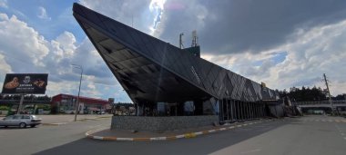 Ukrayna 'da savaş. Rus ordusunun saldırısından sonra Kyiv bölgesinde yıkılan binalar. Rus işgalinin Ukrayna 'daki sonuçları. Kyiv bölgesi, Ukrayna, Haziran 2022