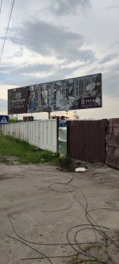 Ukrayna 'da savaş. Rus ordusunun saldırısından sonra Kyiv bölgesinde yıkılan binalar. Rus işgalinin Ukrayna 'daki sonuçları. Kyiv bölgesi, Ukrayna, Haziran 2022