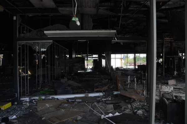 Ukrayna 'da savaş. Rus ordusunun saldırısından sonra Kyiv bölgesinde yıkılan binalar. Rus işgalinin Ukrayna 'daki sonuçları. Kyiv bölgesi, Ukrayna, Haziran 2022